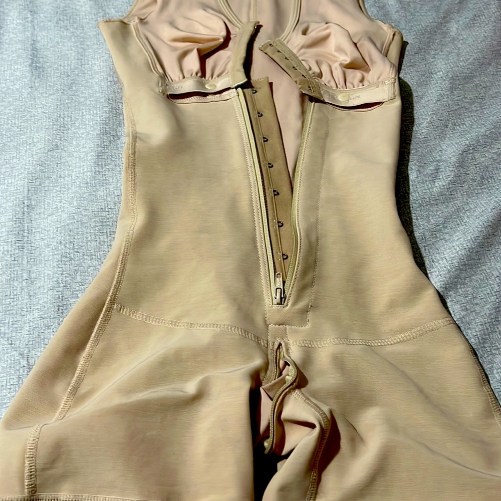 NWOT surgery faja